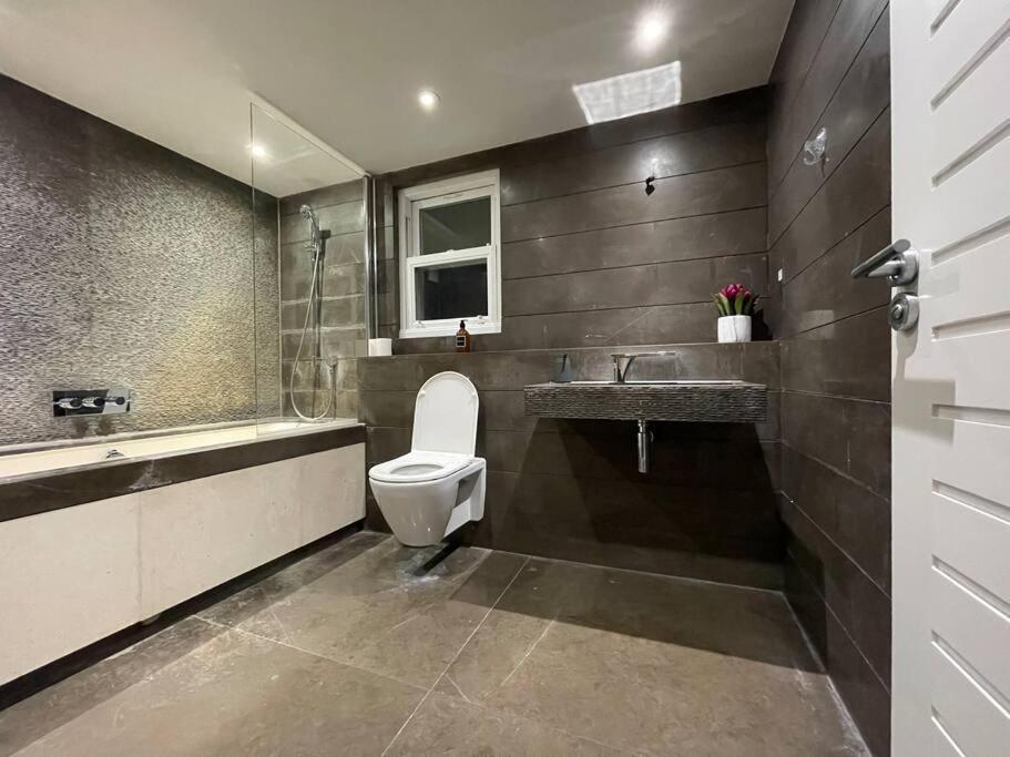Quintessential Town House Close To Central London Kültér fotó