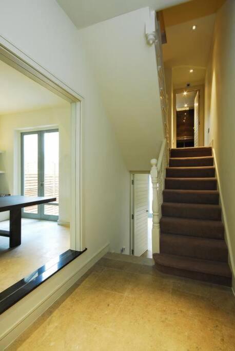 Quintessential Town House Close To Central London Kültér fotó